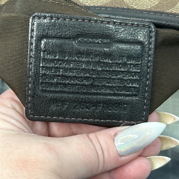 Coach K1193-F18917 Heritage Peyton Brown Tote - Picture 10 of 10